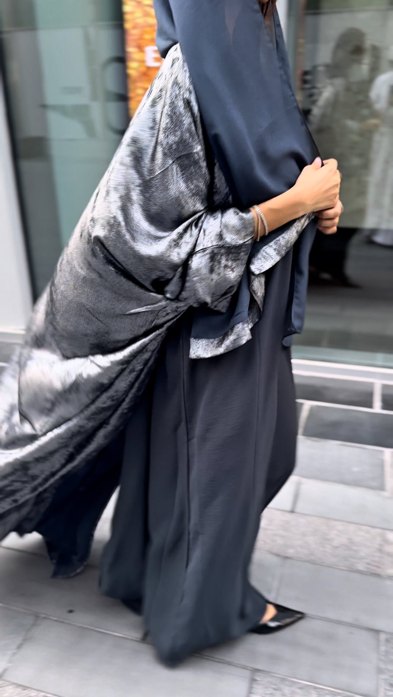 Metallic sheen Abaya Awrah