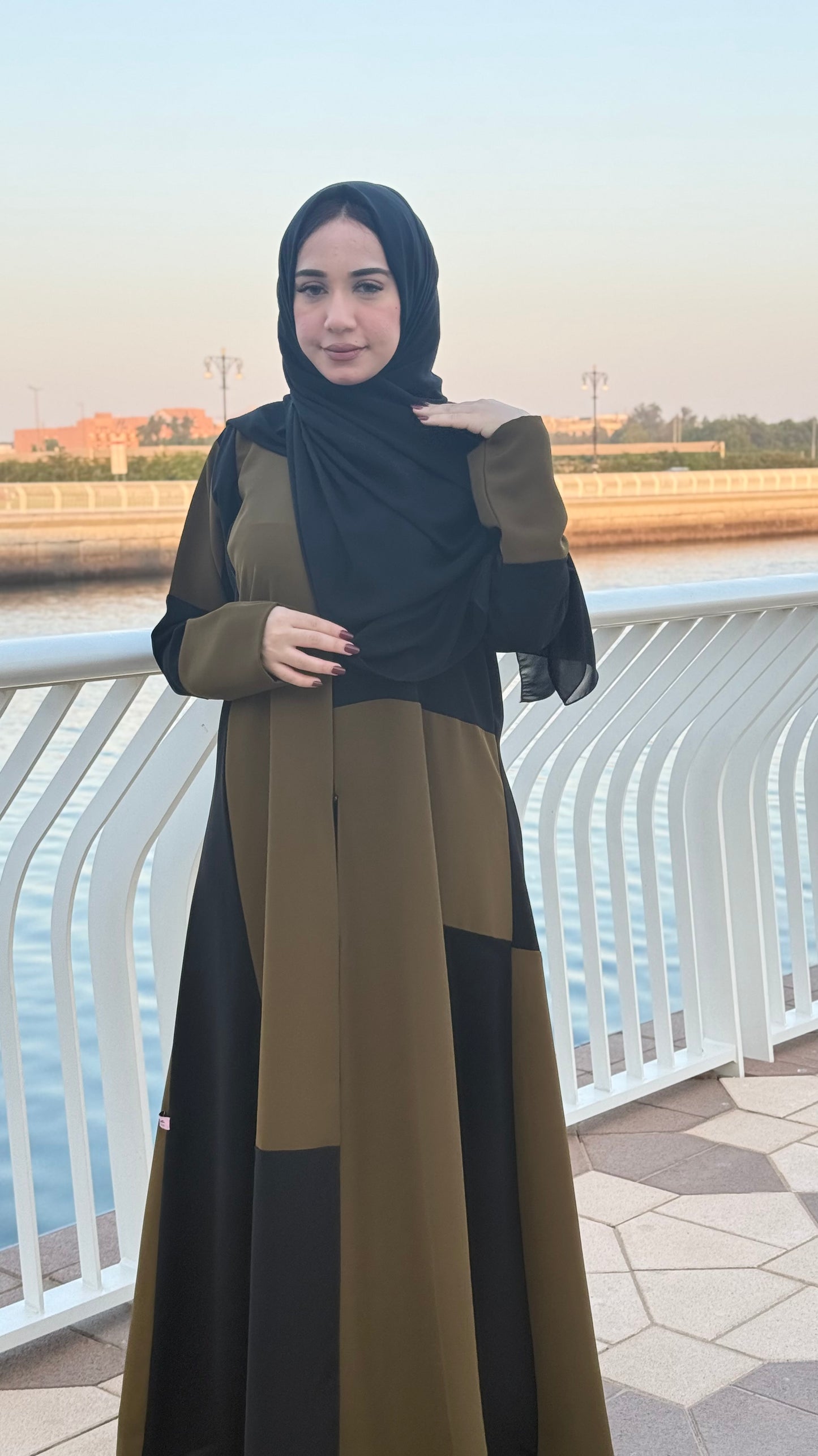 Classic Dual-tone Abaya